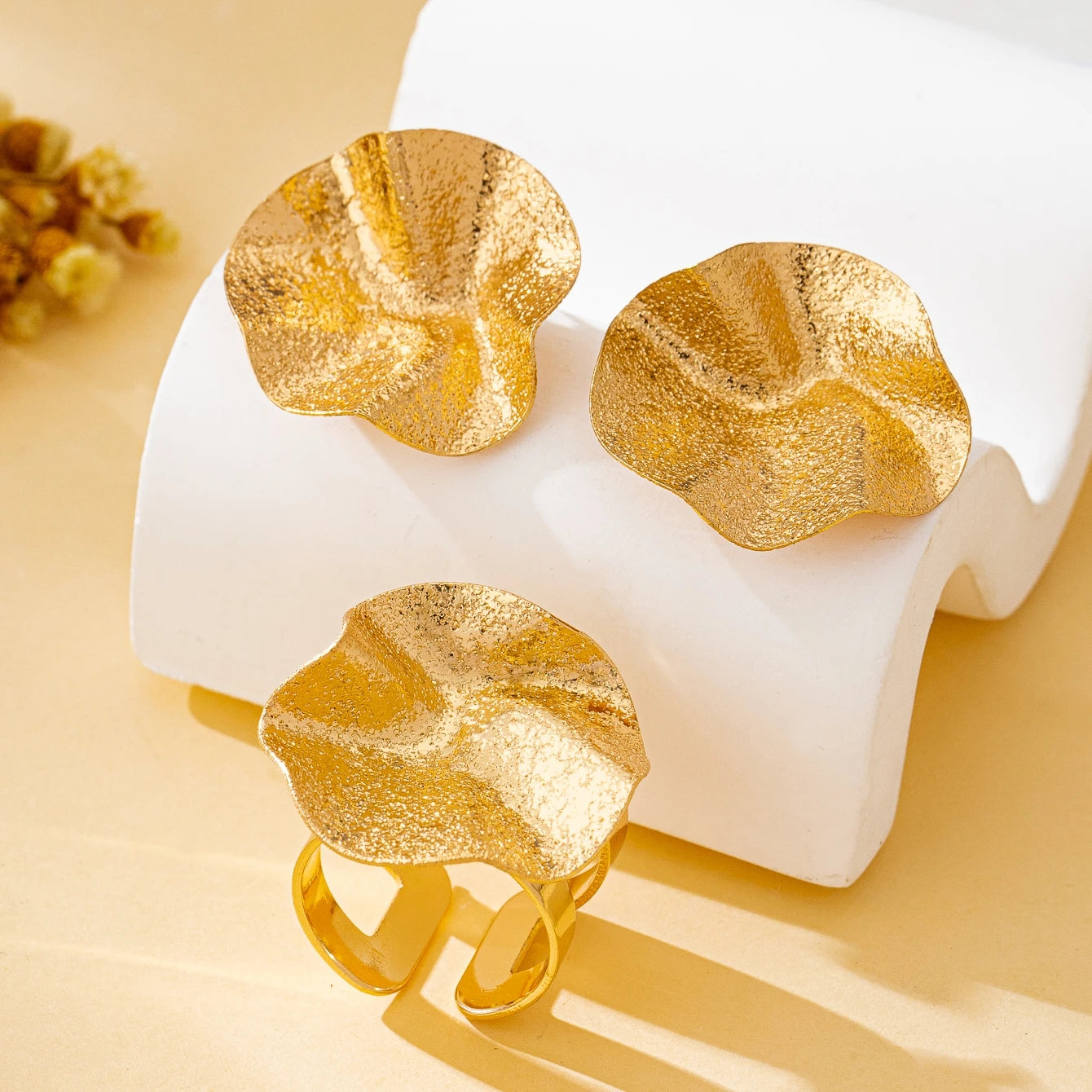 The Esla Set, Asymmetrical Geometric Shape