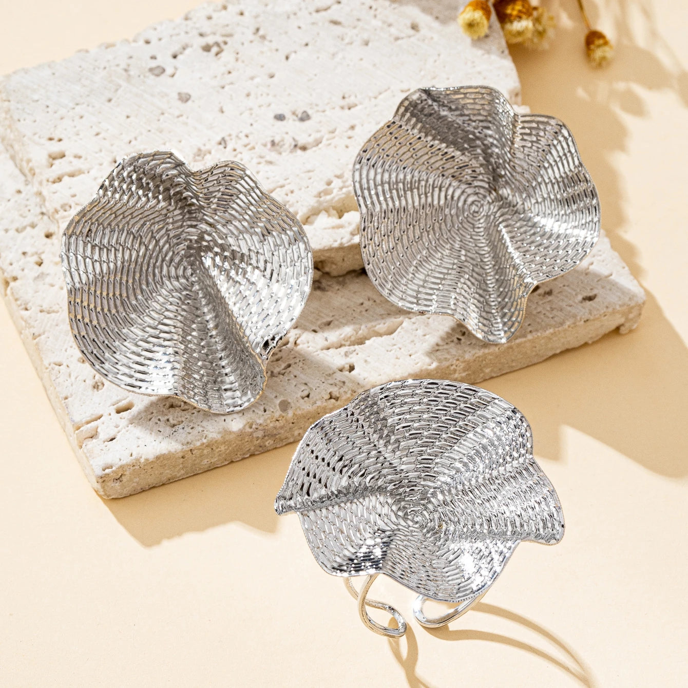 The Esla Set, Asymmetrical Geometric Shape
